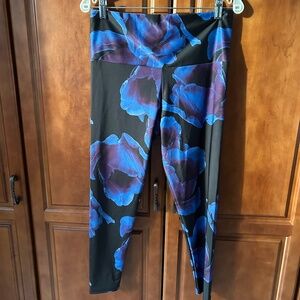 Chico’s Onzie Flow Flowered Leggings Size Large